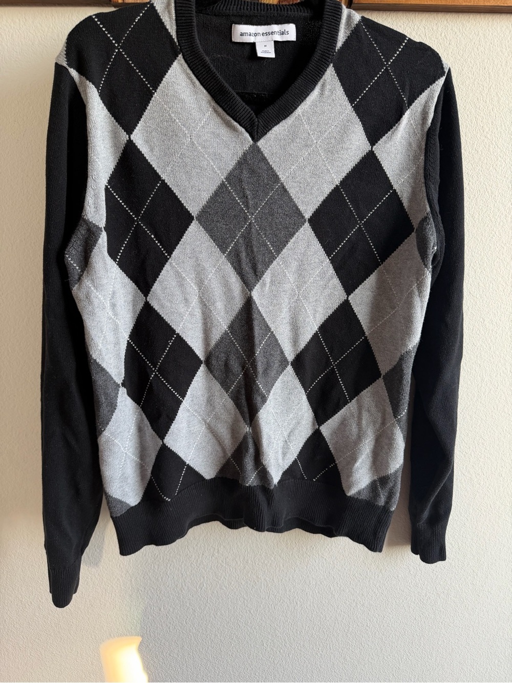 Amazon Essentials Mens Black & Gray Argyle V-Neck Sweater